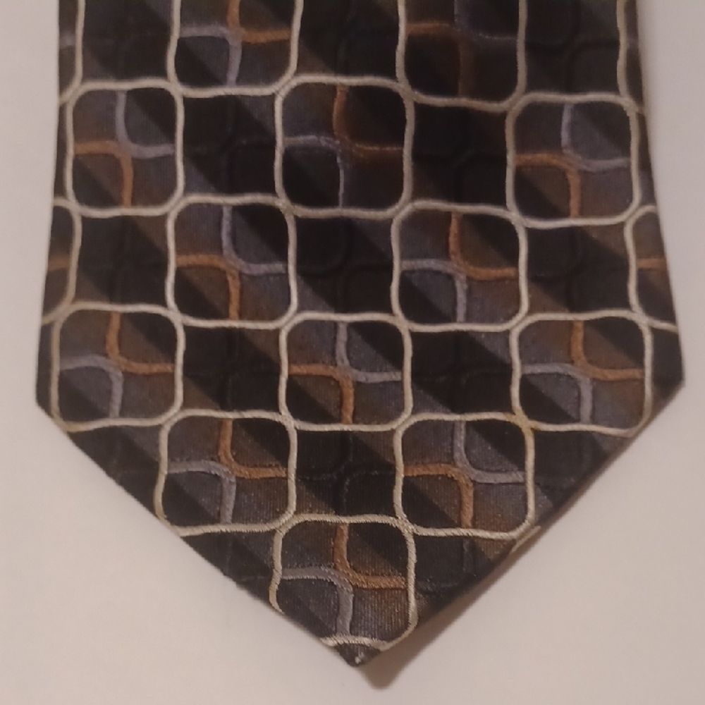 PAUL DIONE Sophisticated Black and Brown Geometric100% Silk Tie. - Picture 4 of 9